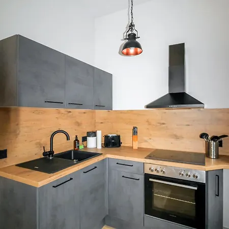 Lorenz Mit Kostenlosem Parkplatz Boxspringbett Kueche Apartment
