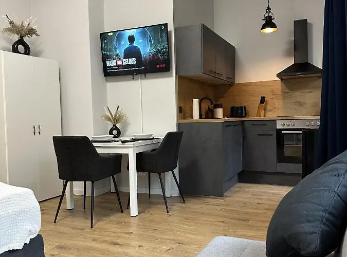 Lorenz Mit Kostenlosem Parkplatz Boxspringbett Kueche Maagdenburg